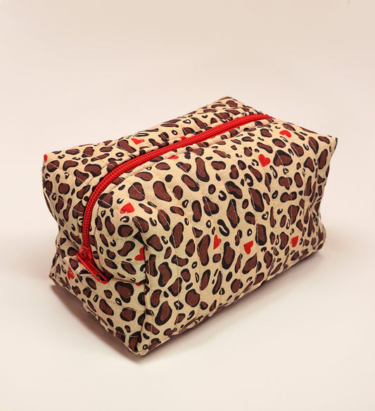 Trousse de maquillage léopard et coeurs